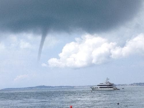 Image d'illustration pour Belles trombes marines au large des Alpes-Maritimes le 9 juin 2013
