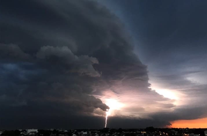 Image d'illustration pour Pic de chaleur puis violents orages les 28 et 29 août