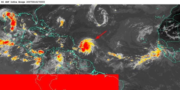 Image d'illustration pour 17 août 2007 : l'ouragan Dean traverse les Antilles Françaises
