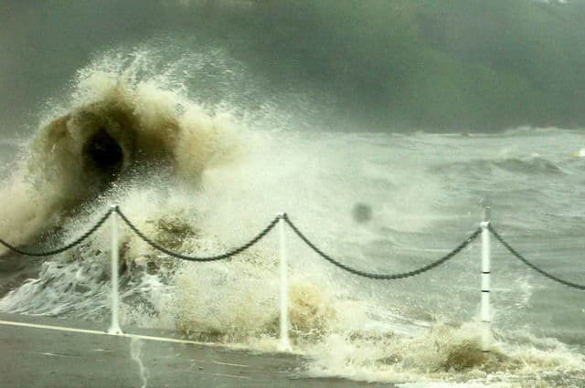 Image d'illustration pour 17 août 2007 : l'ouragan Dean traverse les Antilles Françaises