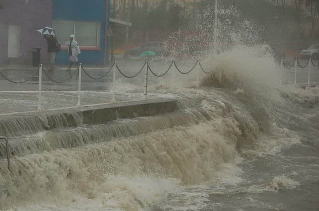Image d'illustration pour 17 août 2007 : l'ouragan Dean traverse les Antilles Françaises