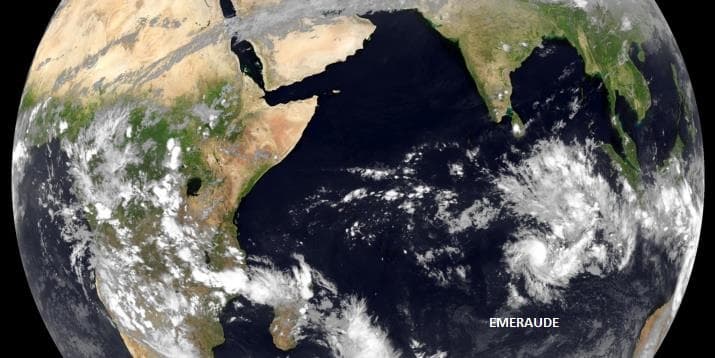 Image d'illustration pour La Réunion : des orages mais pas de cyclone Emeraude
