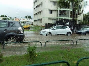 Image d'illustration pour La Réunion : des orages mais pas de cyclone Emeraude