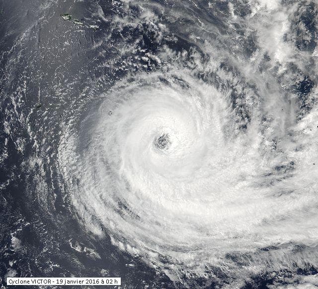 Image d'illustration pour Les cyclones Victor et Corentin évitent l'outre-mer française