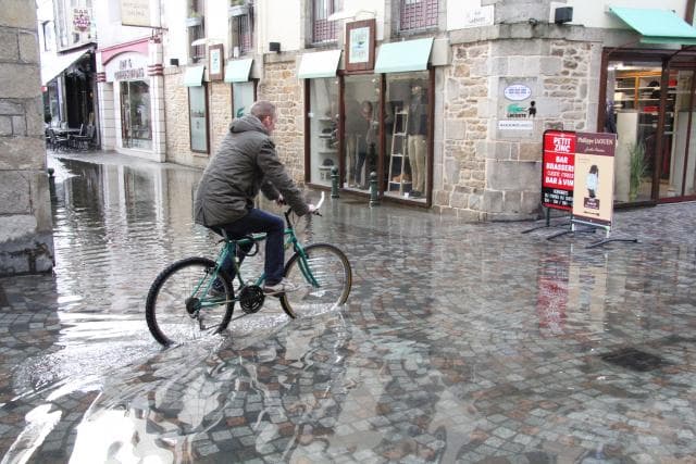 Image d'illustration pour Les grandes marées provoquent quelques inondations