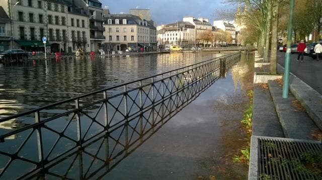 Image d'illustration pour Les grandes marées provoquent quelques inondations