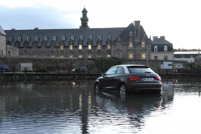 Image d'illustration pour Les grandes marées provoquent quelques inondations