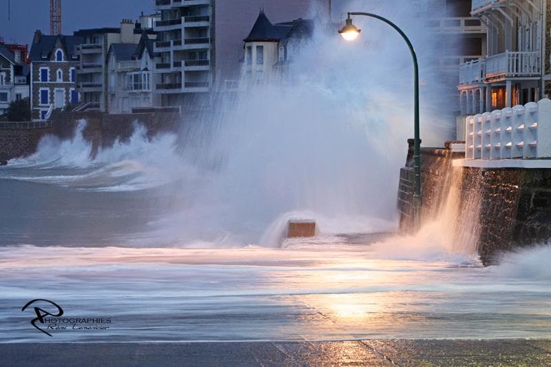Image d'illustration pour Les grandes marées provoquent quelques inondations
