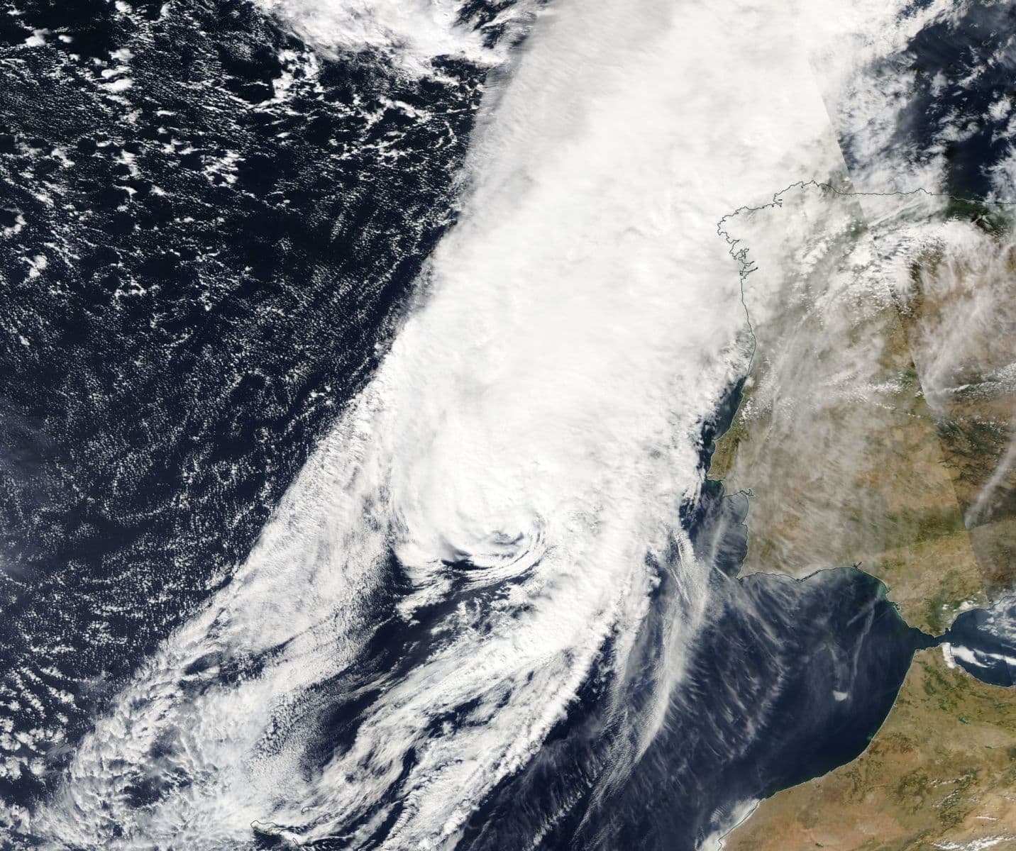 Image d'illustration pour Le cyclone Leslie aux portes de l'Europe