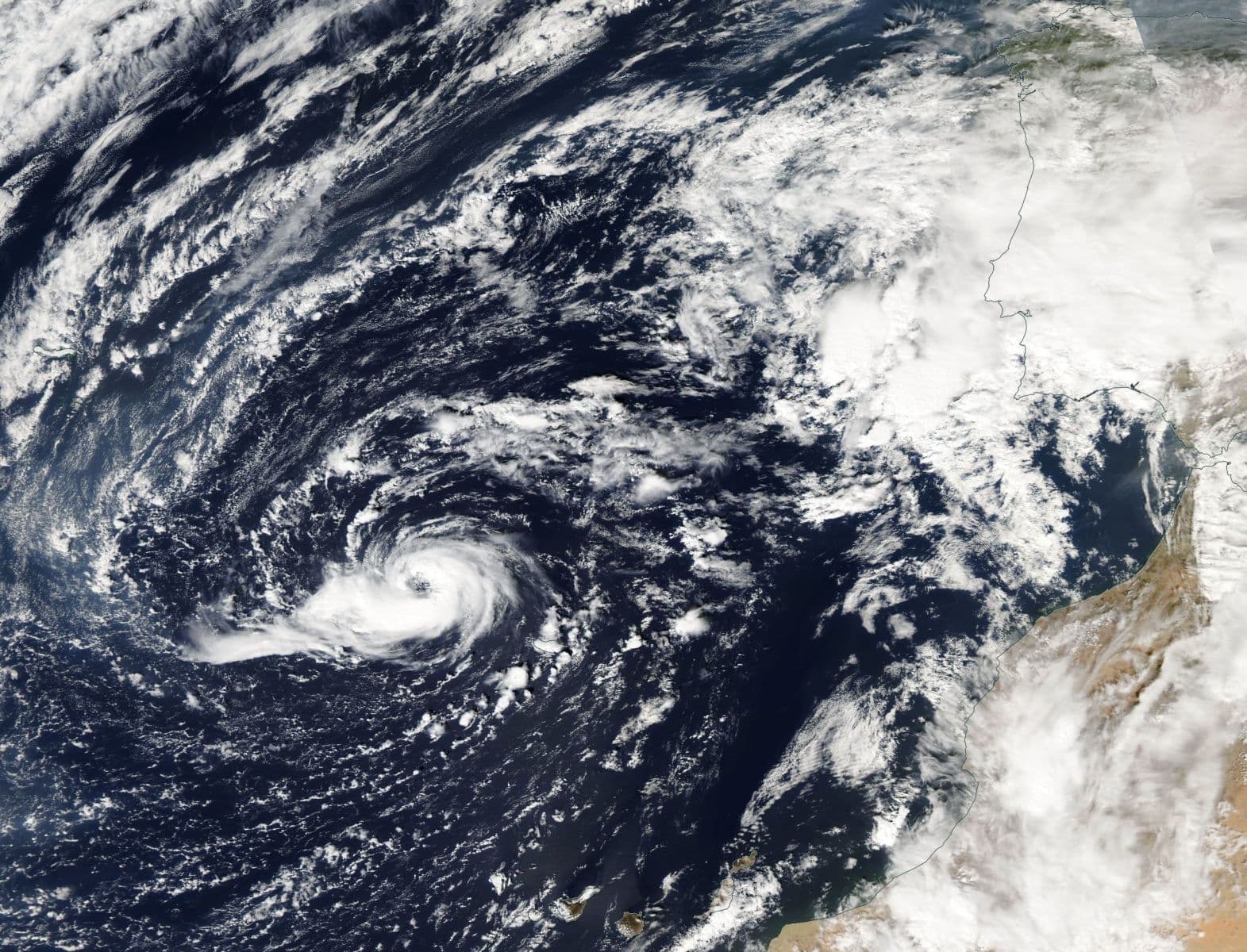 Image d'illustration pour Le cyclone Leslie aux portes de l'Europe