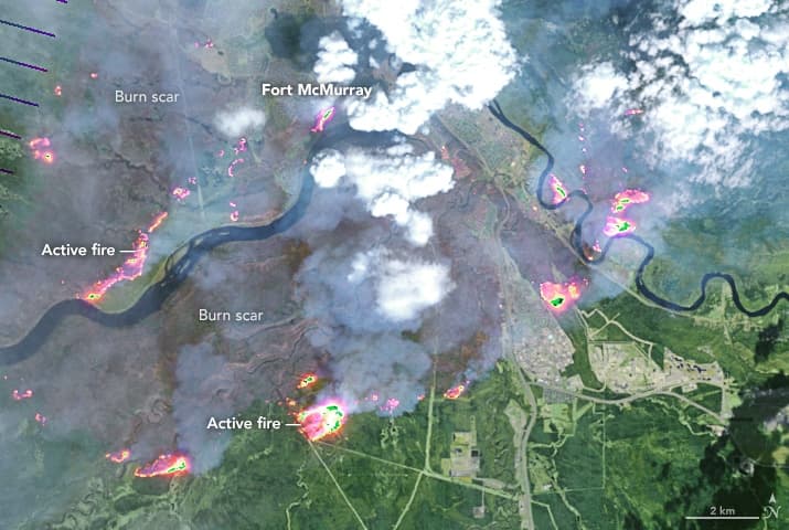 Image d'illustration pour Un gigantesque incendie ravage l'Alberta (Canada) 