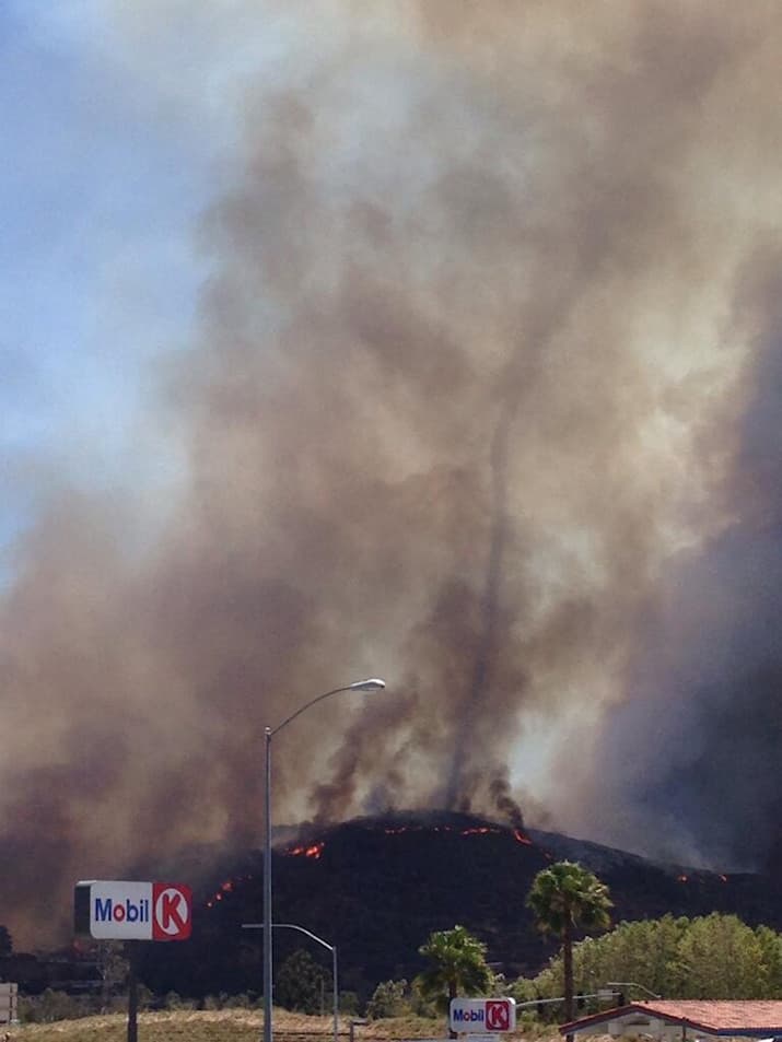 Image d'illustration pour Incendies et sécheresse en Californie (Etats-Unis) - Tornade de feu