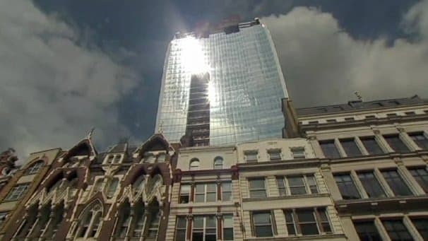 Image d'illustration pour Le soleil fait fondre une voiture à Londres