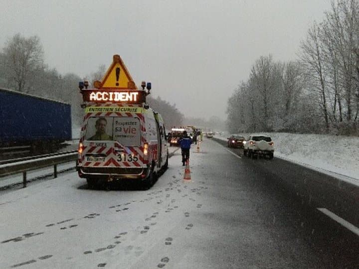 Image d'illustration pour C'est l'hiver : la neige tombe jusqu'en plaine