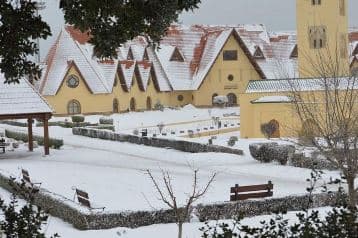 Image d'illustration pour Neige au Maghreb et records de chaleur près des Balkans