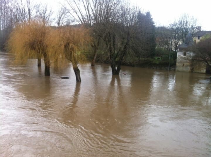 Image d'illustration pour Les crues et les inondations prennent de l'ampleur sur la France