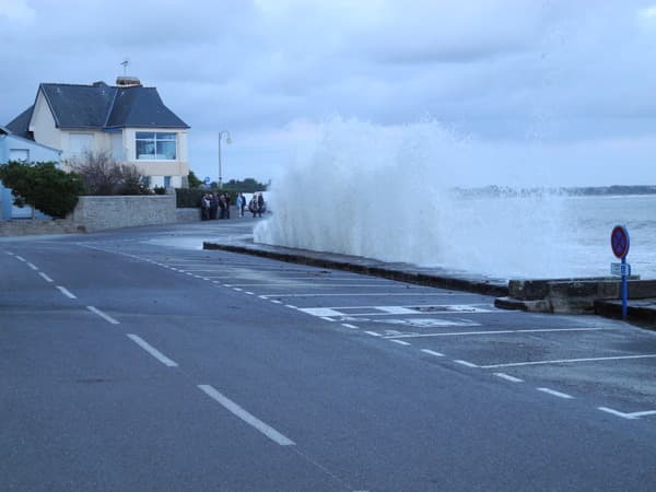 Image d'illustration pour Vigilance vent, vague, surcote et orage ce lundi