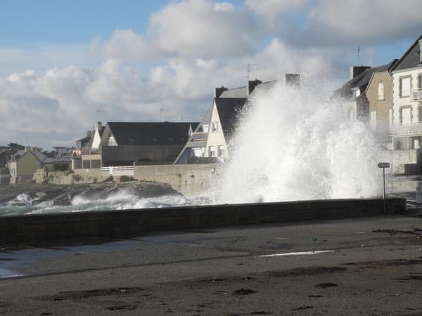 Image d'illustration pour Vigilance vent, vague, surcote et orage ce lundi