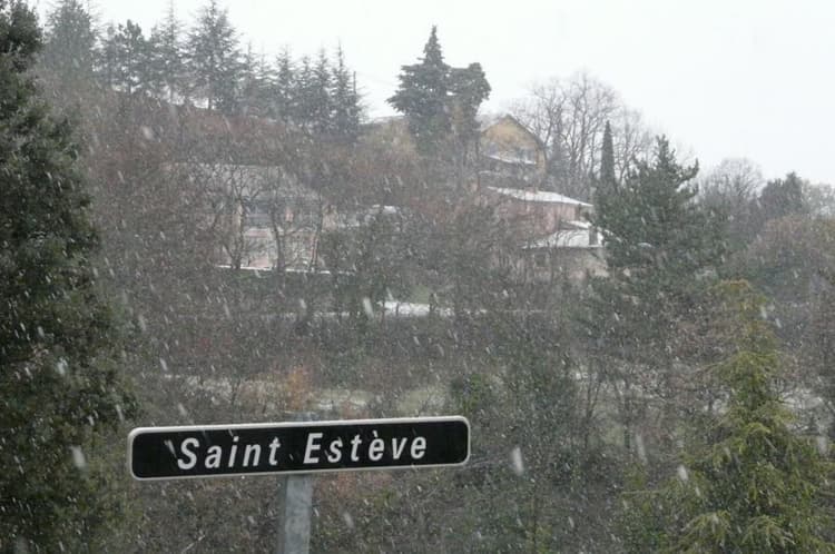 Image d'illustration pour Neige et intempéries sous la dépression Mayla au coeur de la France